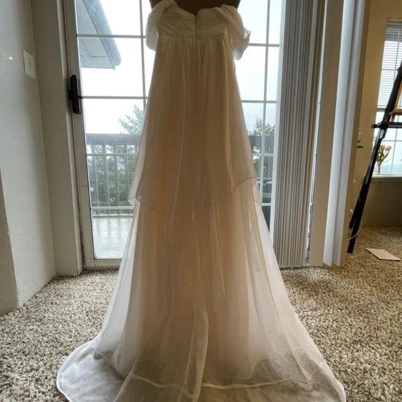 Sarah Seven “Practically Perfect” wedding dress - Picture 3 of 10